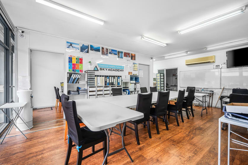 Click to view all images 2/283 Mann Street Gosford NSW 2250 - Image 2