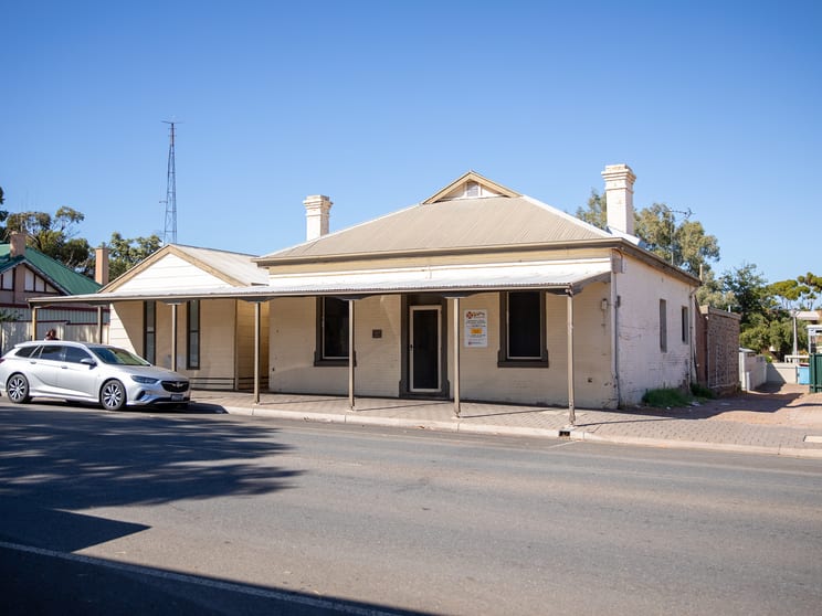 Click to view all images 12 Young Street Port Augusta SA 5700 - Image 3