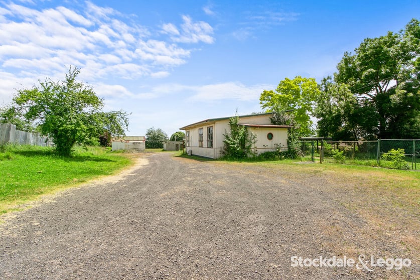 Click to view all images 4 Luke Street Moe VIC 3825 - Image 3