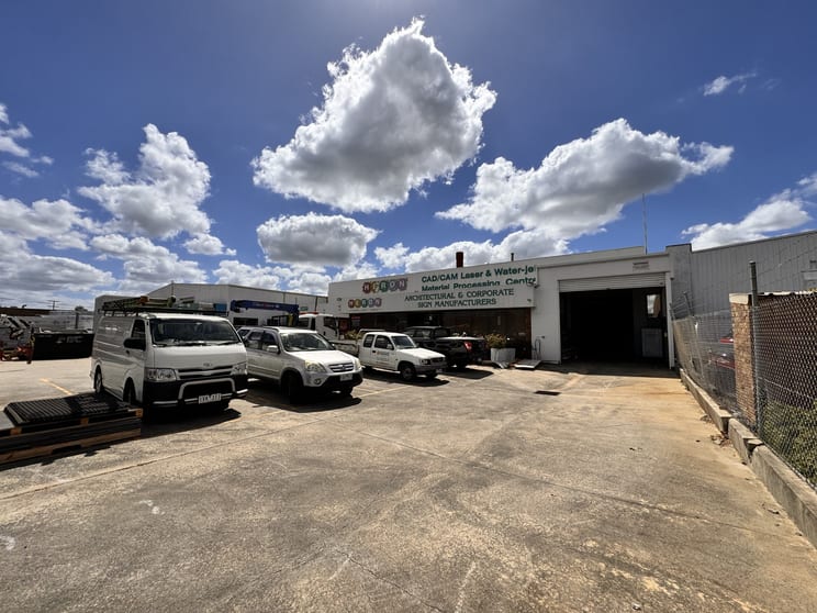 Click to view all images 5 Haymer Court Braeside VIC 3195 - Image 2