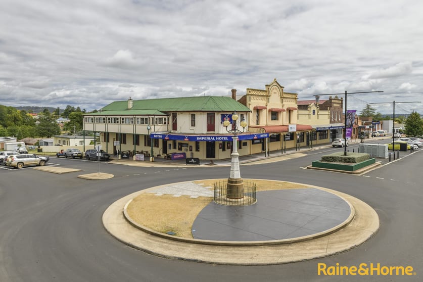 Click to view all images 322 Grey Street Glen Innes NSW 2370 - Image 3