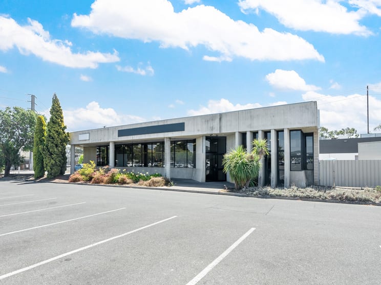 Click to view all images 1 Jan Street Newton SA 5074 - Image 2