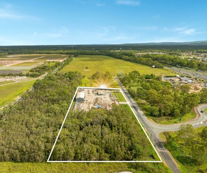 Click to view all images 14 Trafalgar Drive Morayfield QLD 4506 - Image 3