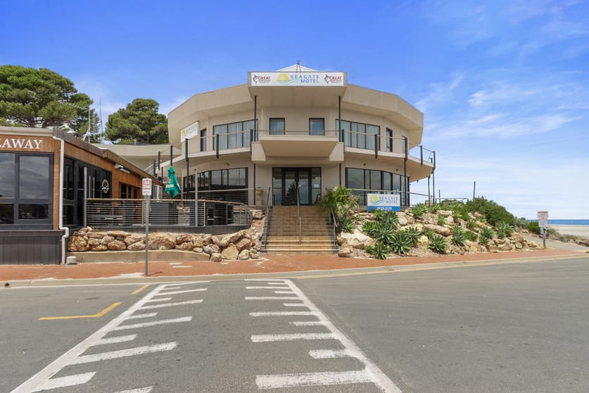 Click to view all images 171 Bay Road Moonta Bay SA 5558 - Image 3