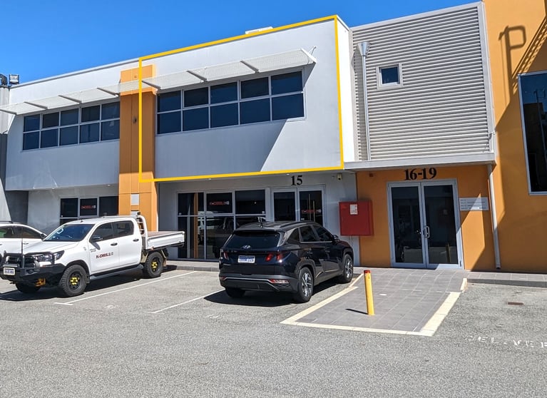 Click to view all images 17/11 SAINSBURY ROAD O'connor WA 6163 - Image 2