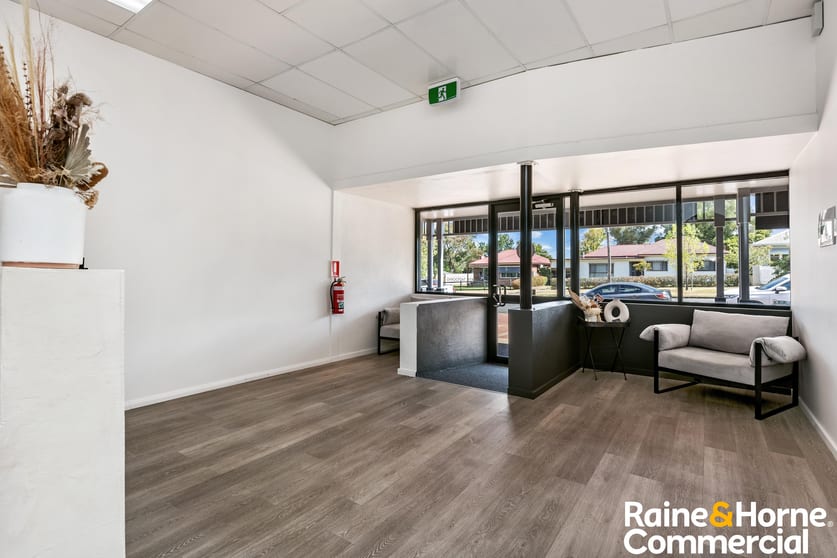 Click to view all images 403 Lake Albert Road Wagga Wagga NSW 2650 - Image 3
