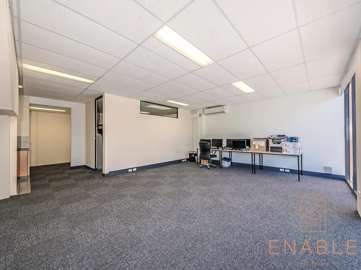 Click to view all images 15/16 Yampi Way Willetton WA 6155 - Image 3
