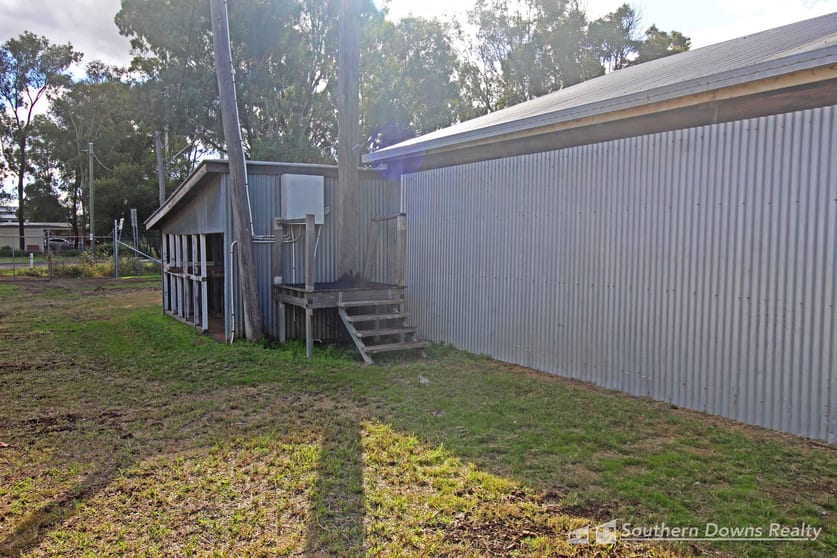 Click to view all images 43 Fitzroy Street Warwick QLD 4370 - Image 2
