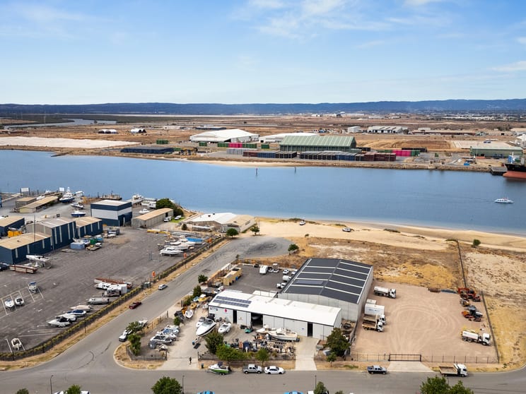 Click to view all images 29/31 Shipwright Road Largs North SA 5016 - Image 3
