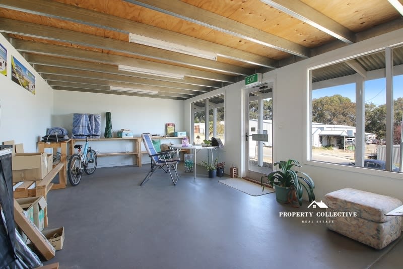 Click to view all images 21 Crawford Street Beechworth VIC 3747 - Image 2