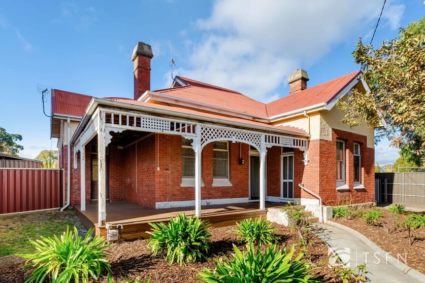Click to view all images 19 Panton Street Golden Square VIC 3555 - Image 3