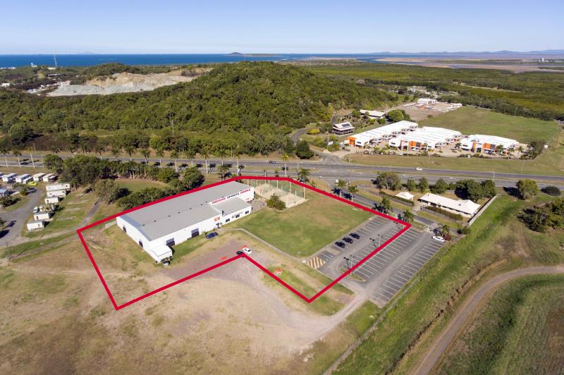 Click to view all images 225 Harbour Road/225 Harbour Road Mackay Harbour QLD 4740 - Image 2