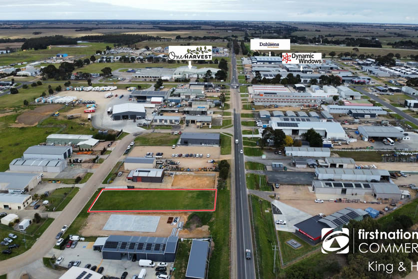 Click to view all images 17 Campbells Drive Bairnsdale VIC 3875 - Image 2