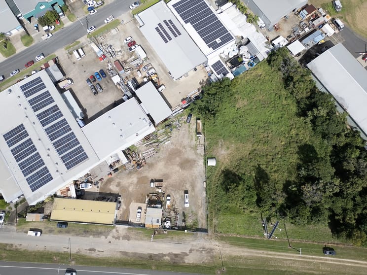 Click to view all images 265 Captain Cook Highway Stratford QLD 4870 - Image 2