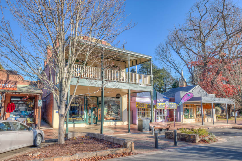 Click to view all images 11 Ireland Street Bright VIC 3741 - Image 2