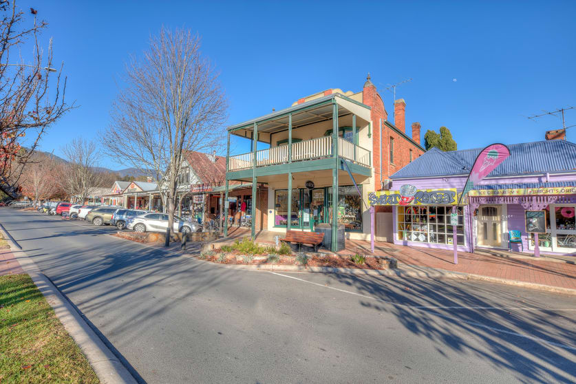 Click to view all images 11 Ireland Street Bright VIC 3741 - Image 3
