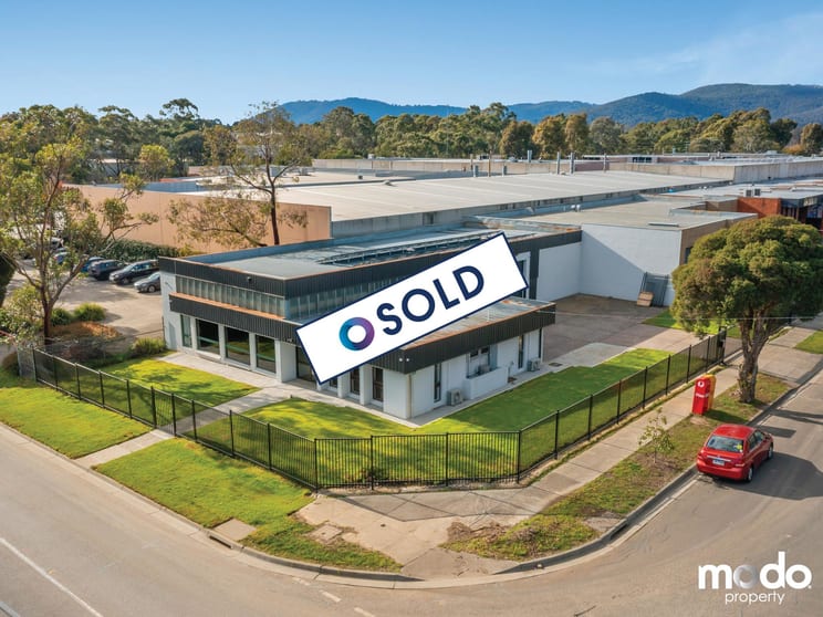 Click to view all images 1 Woodbine Court Wantirna South VIC 3152 - Image 1