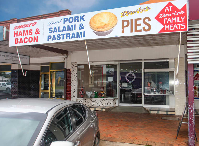Click to view all images 5 & 6 Nanima Cresent Wellington NSW 2820 - Image 2