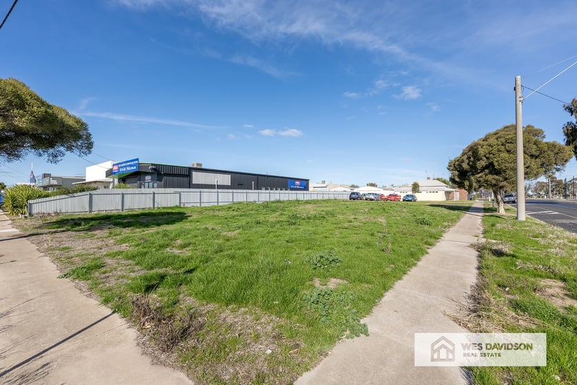 Click to view all images 53 Urquhart Street Horsham VIC 3400 - Image 1