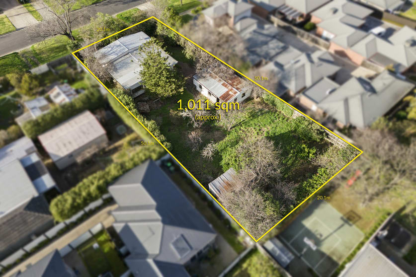 Click to view all images 18 Aitken Street Sunbury VIC 3429 - Image 1