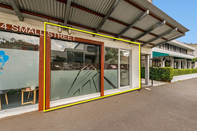 Click to view all images 4 Small Street Hampton VIC 3188 - Image 1