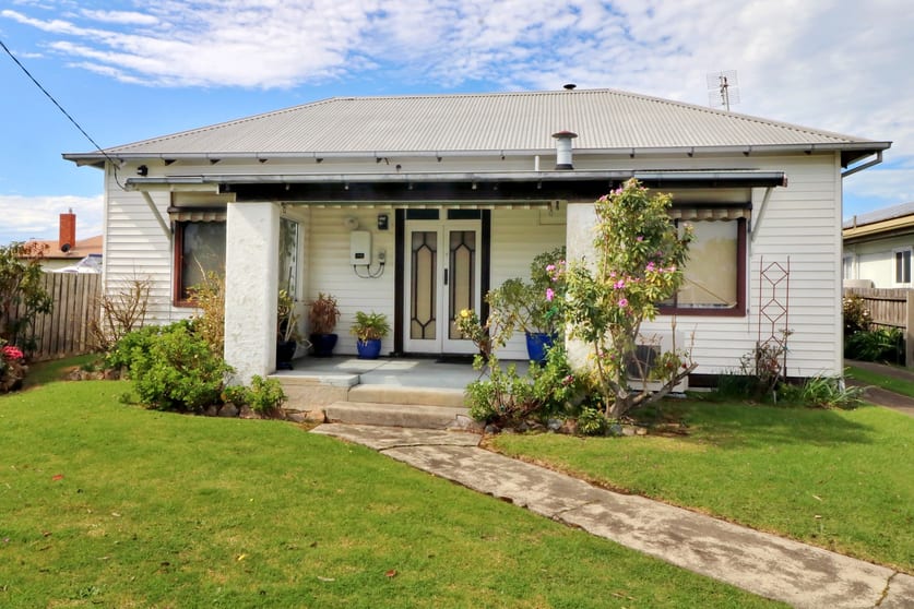 Click to view all images 60 Browning Street Orbost VIC 3888 - Image 1
