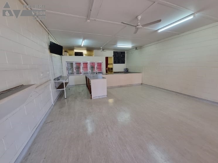 5 Arnold St Blackwater QLD 4717 - Image 2