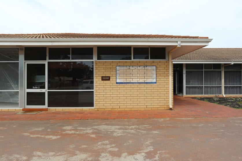 Click to view all images 2/10 William Street Esperance WA 6450 - Image 2