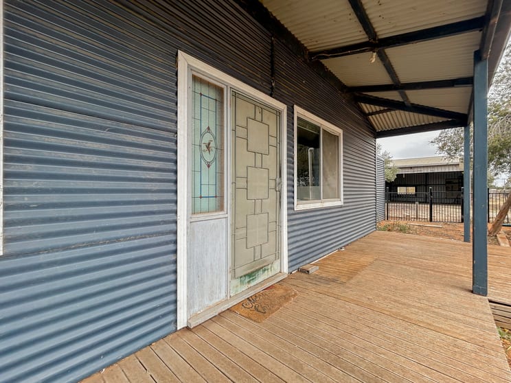 Click to view all images 7 Bombarderi Lane Swan Hill VIC 3585 - Image 3