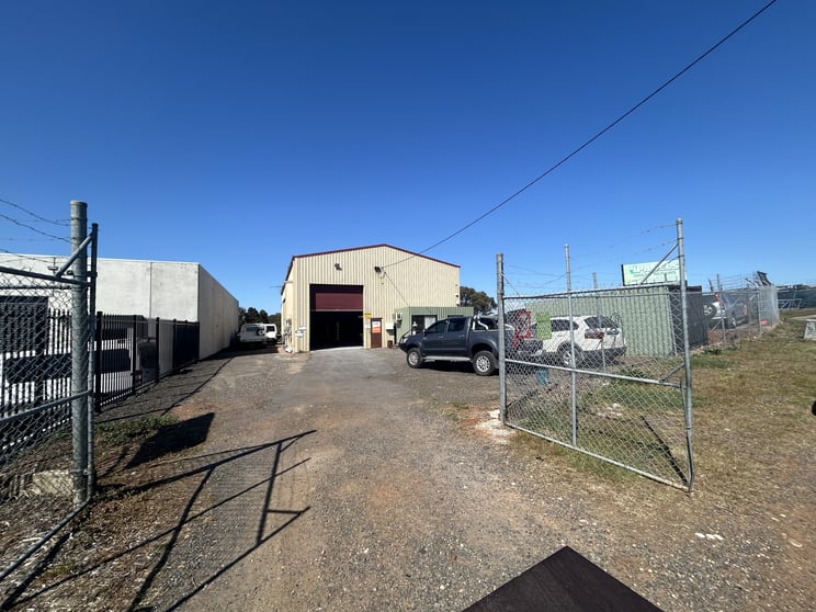 Click to view all images 1 Murdoch Court Maddingley VIC 3340 - Image 2