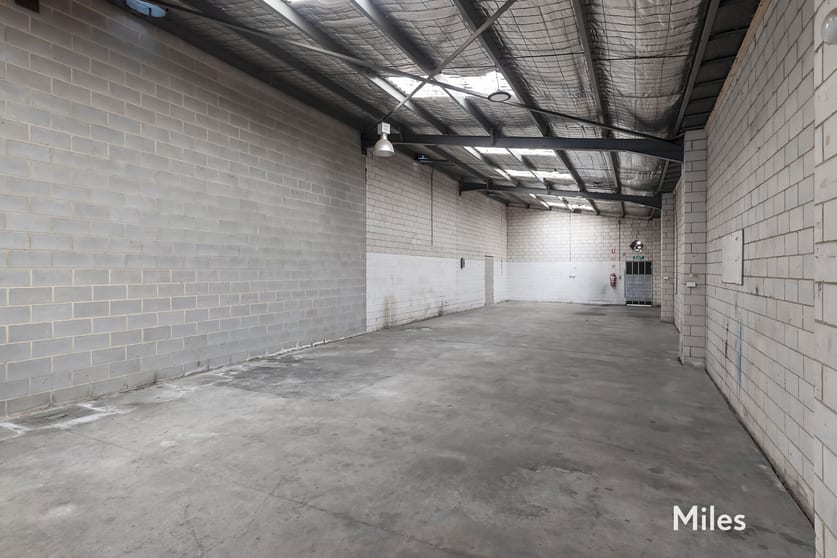 Click to view all images 1/57 Crissane Road Heidelberg West VIC 3081 - Image 3