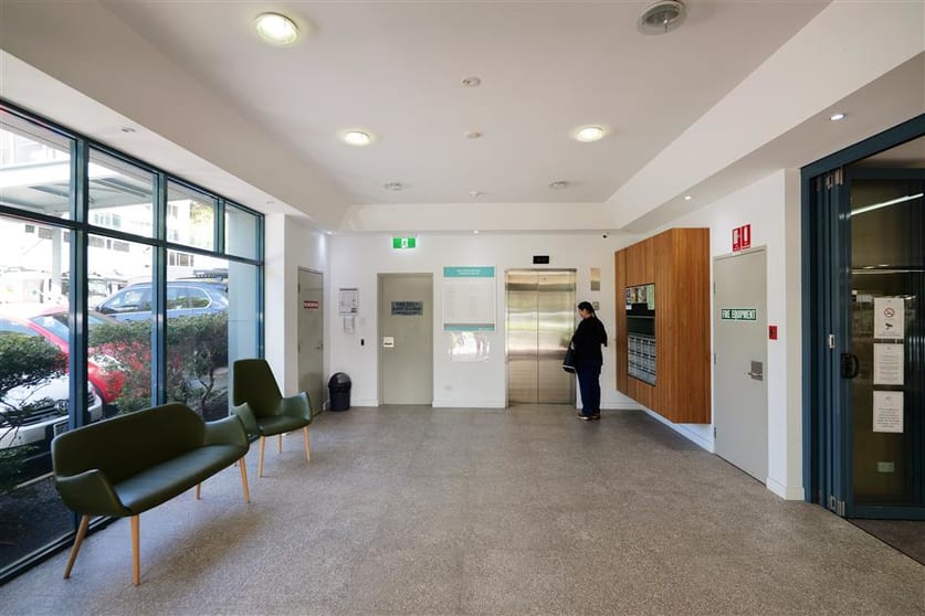 Click to view all images 5/140 Mounts Bay Road Perth WA 6000 - Image 3
