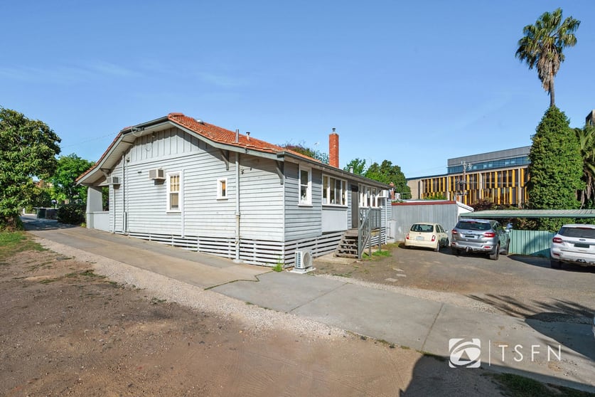 Click to view all images 147 Arnold Street Bendigo VIC 3550 - Image 2