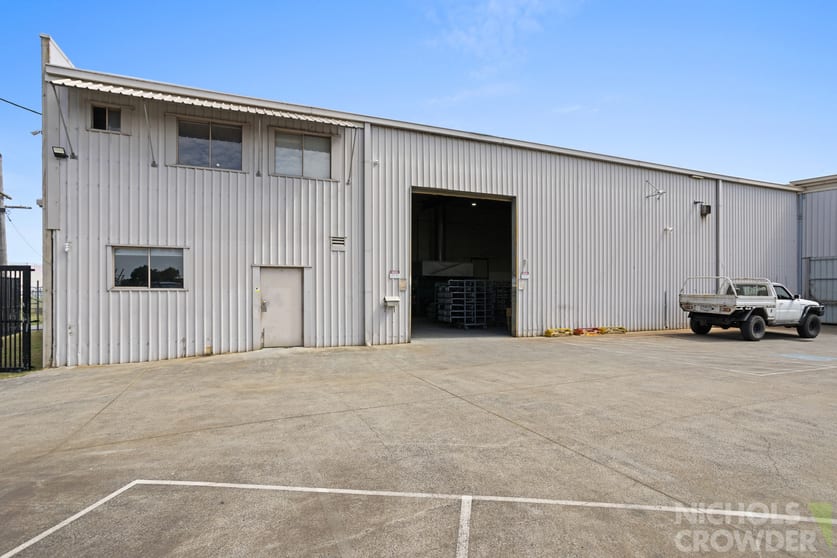 Click to view all images 6 Duiker Court Langwarrin VIC 3910 - Image 3