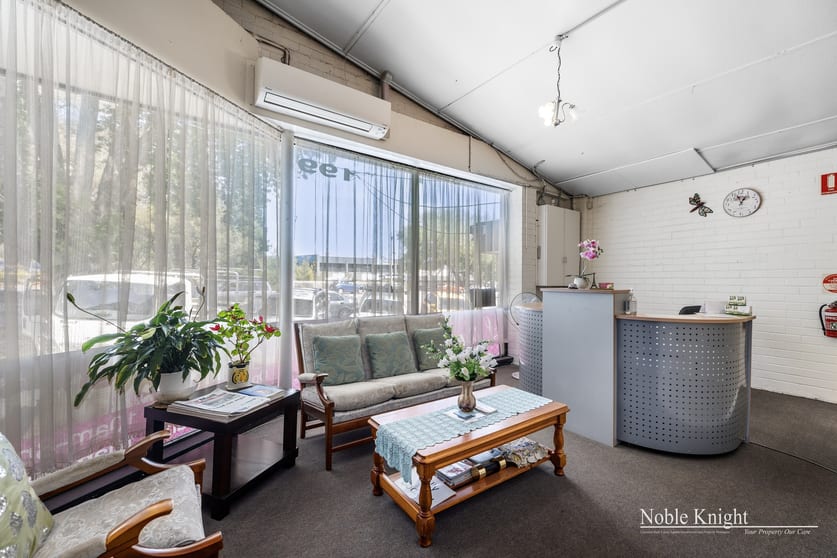 Click to view all images 199 Main Street Lilydale VIC 3140 - Image 2