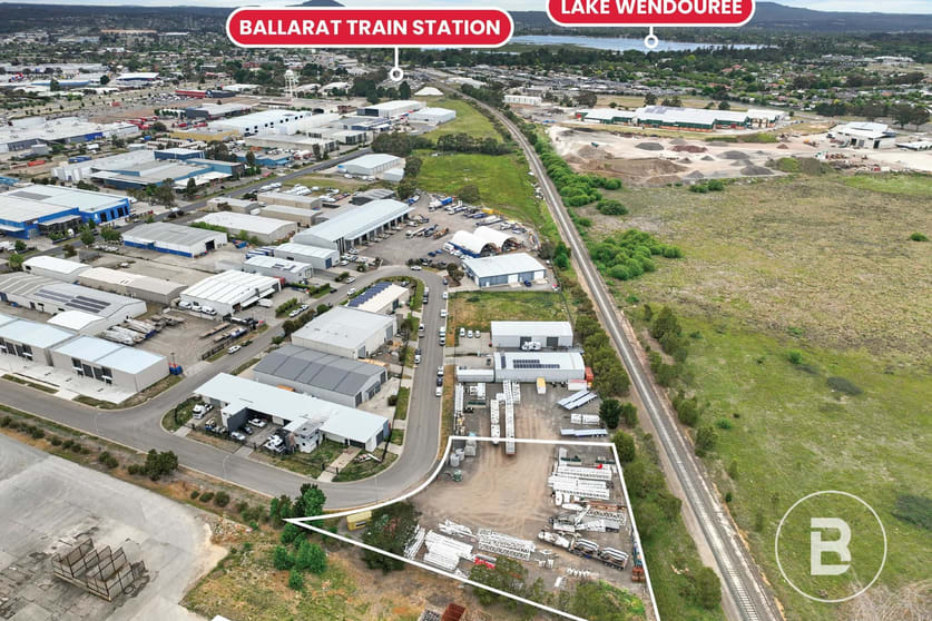 Click to view all images 25 Villiers Drive Wendouree VIC 3355 - Image 2