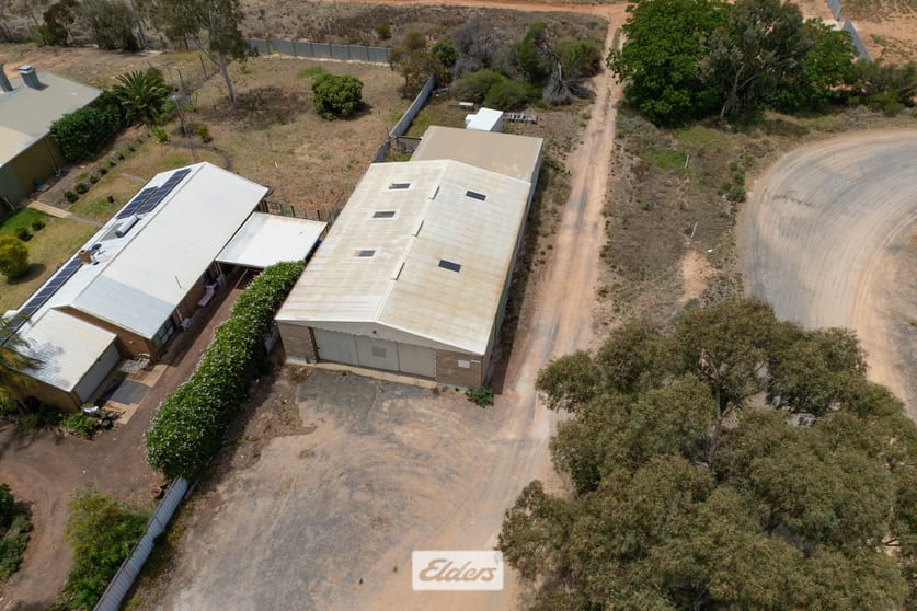 Click to view all images 83 Farrell Street Ouyen VIC 3490 - Image 2