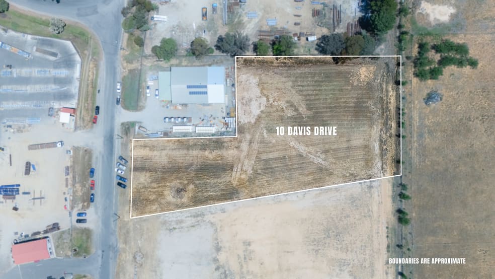 Click to view all images 10 Davis Drive Jindera NSW 2642 - Image 2