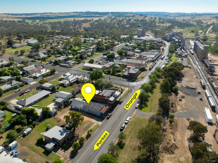 Click to view all images 43 Kiewa Street Manildra NSW 2865 - Image 1