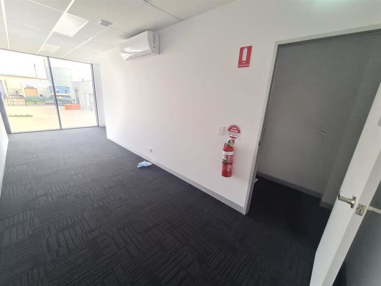 Click to view all images 2/60 Tennyson Street Williamstown North VIC 3016 - Image 3