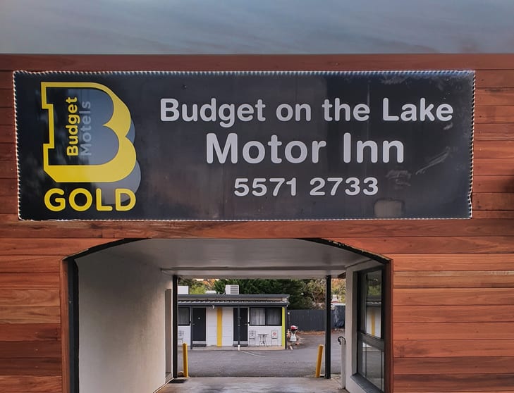 Click to view all images Hamilton VIC 3300 - Image 1