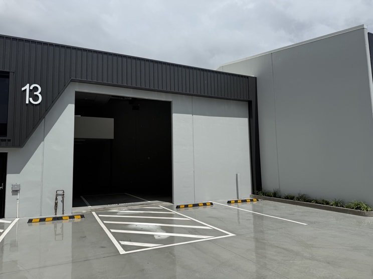 Click to view all images 13/2 Warehouse Cct Yatala QLD 4207 - Image 1