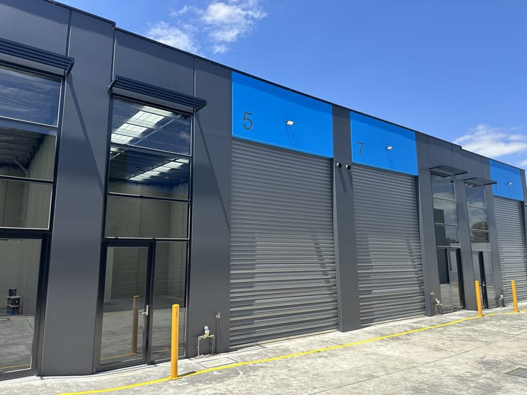 Click to view all images Unit 5/40 Danaher Drive South Morang VIC 3752 - Image 3