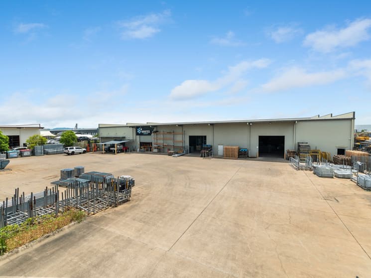 Click to view all images 13-17 Crocodile Crescent Mount St John QLD 4818 - Image 1