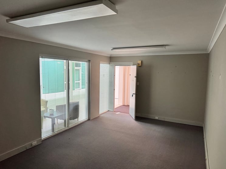 Click to view all images 6/17 Ogilvie Road Mount Pleasant WA 6153 - Image 3