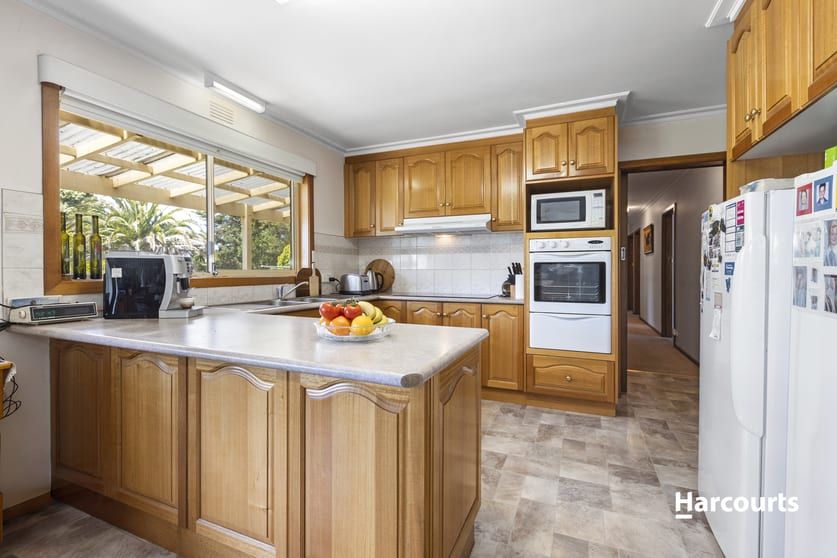 Click to view all images 40 Lynnburn Road Batesford VIC 3213 - Image 3