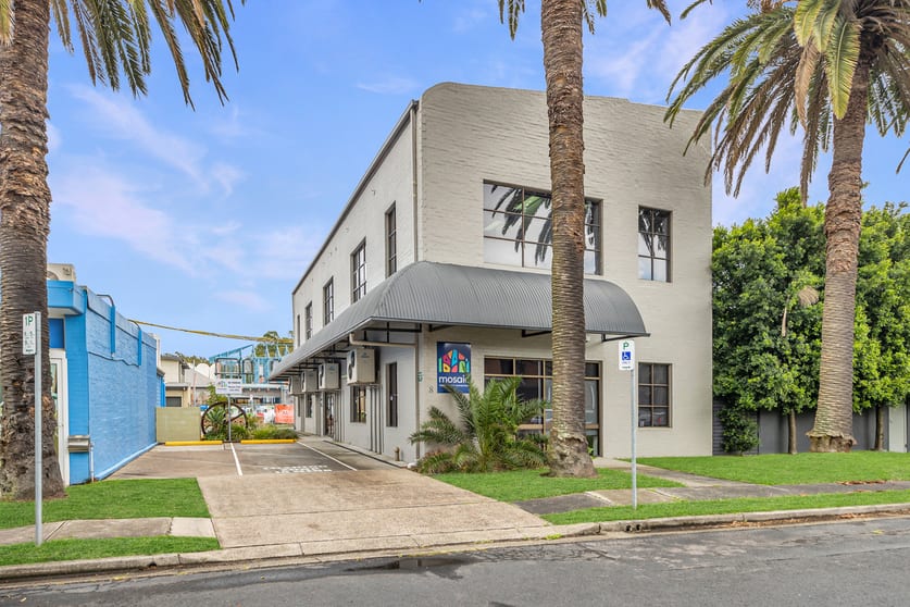 Click to view all images 8 Chaucer Street Hamilton NSW 2303 - Image 2