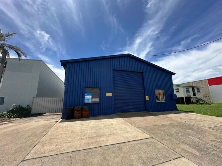 Click to view all images 157 Farm Street Kawana QLD 4701 - Image 1