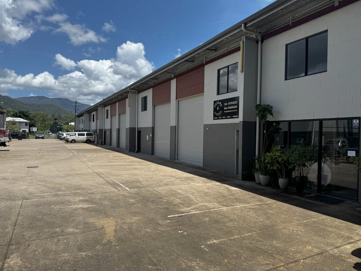 9/38-42 Pease Street Manoora QLD 4870 - Image 3
