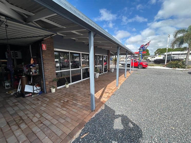 Click to view all images 32-34 Edwin Street Berserker QLD 4701 - Image 1